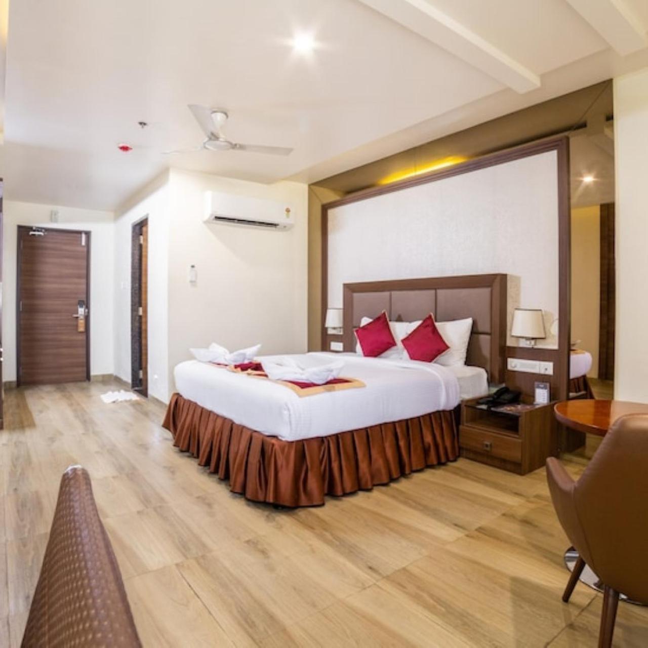 Hotel Svm Grand Medipally Haydarabad Dış mekan fotoğraf